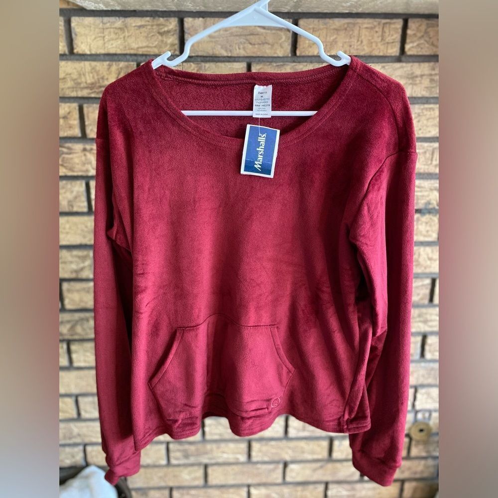 Born‎ sweater